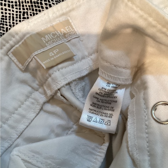 Michael Michael Kors white Bermuda shorts with chains Woman’s size 4 Pet… - Picture 2 of 12